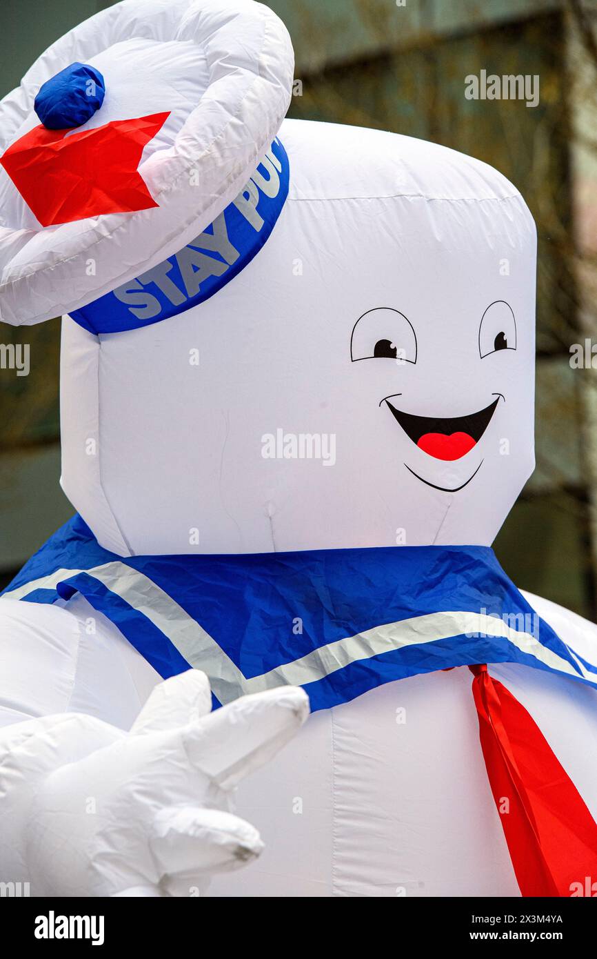 Der Stay-Puft Marshmallow Mann bei der Parade der Wunder, signalisiert den Beginn des Calgary Expo Comic-Wochenende. Stockfoto