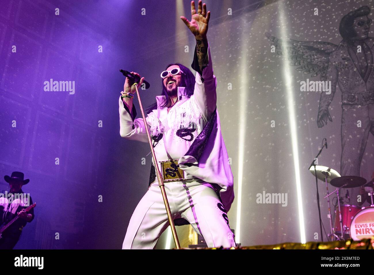 Newcastle, Großbritannien - Elvana, Elvis fronted Nirvana tritt am 27. April im O2 City Hall in Newcastle auf, am letzten Abend ihrer UK-Tour. Foto: Jill O'Donnell/Alamy Live News Stockfoto