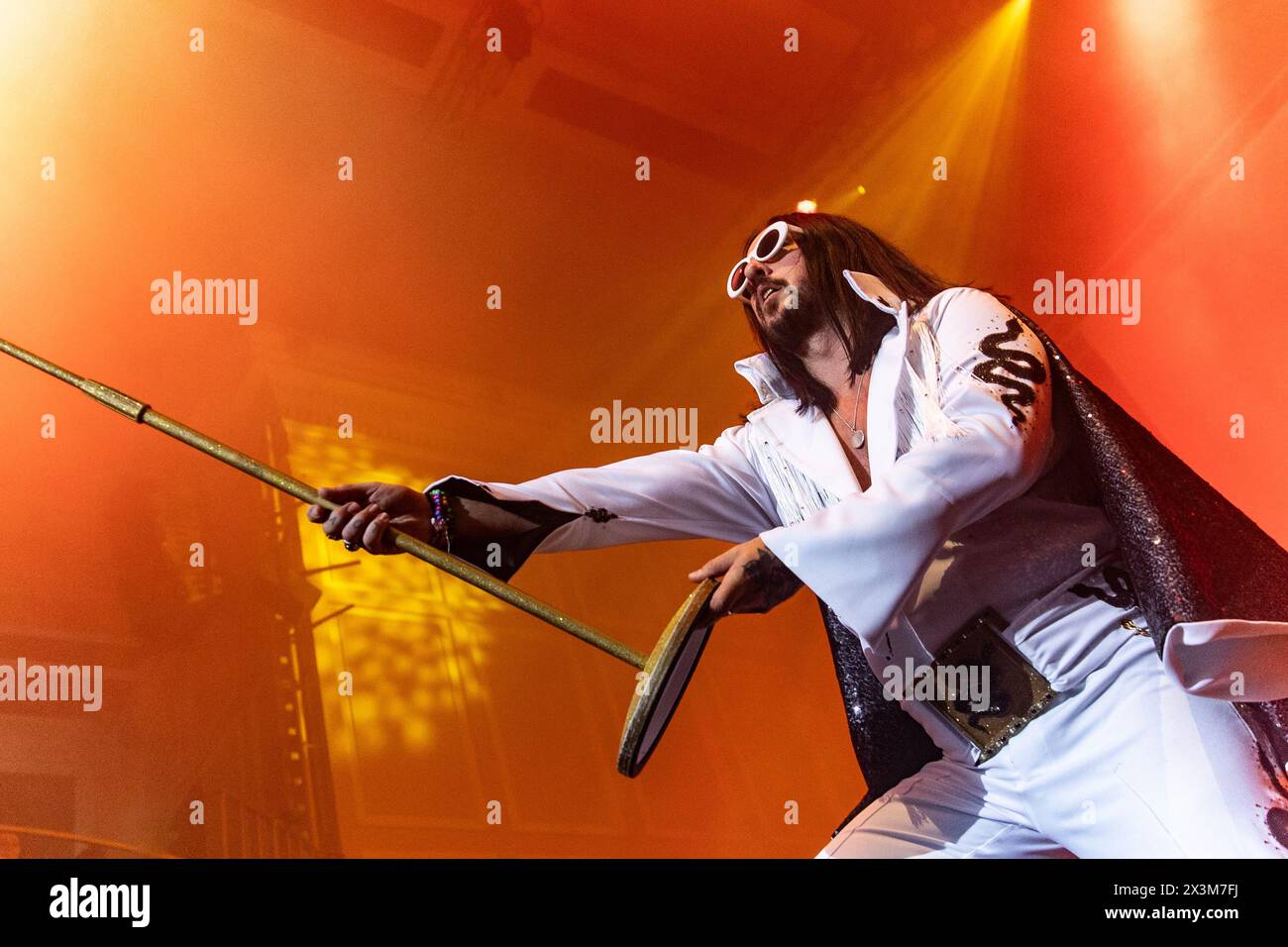 Newcastle, Großbritannien - Elvana, Elvis fronted Nirvana tritt am 27. April im O2 City Hall in Newcastle auf, am letzten Abend ihrer UK-Tour. Foto: Jill O'Donnell/Alamy Live News Stockfoto Newcastle, Großbritannien - Elvana, Elvis fronted Nirvana tritt am 27. April im O2 City Hall in Newcastle auf, am letzten Abend ihrer UK-Tour. Foto: Jill O'Donnell/Alamy Live News Stockfoto