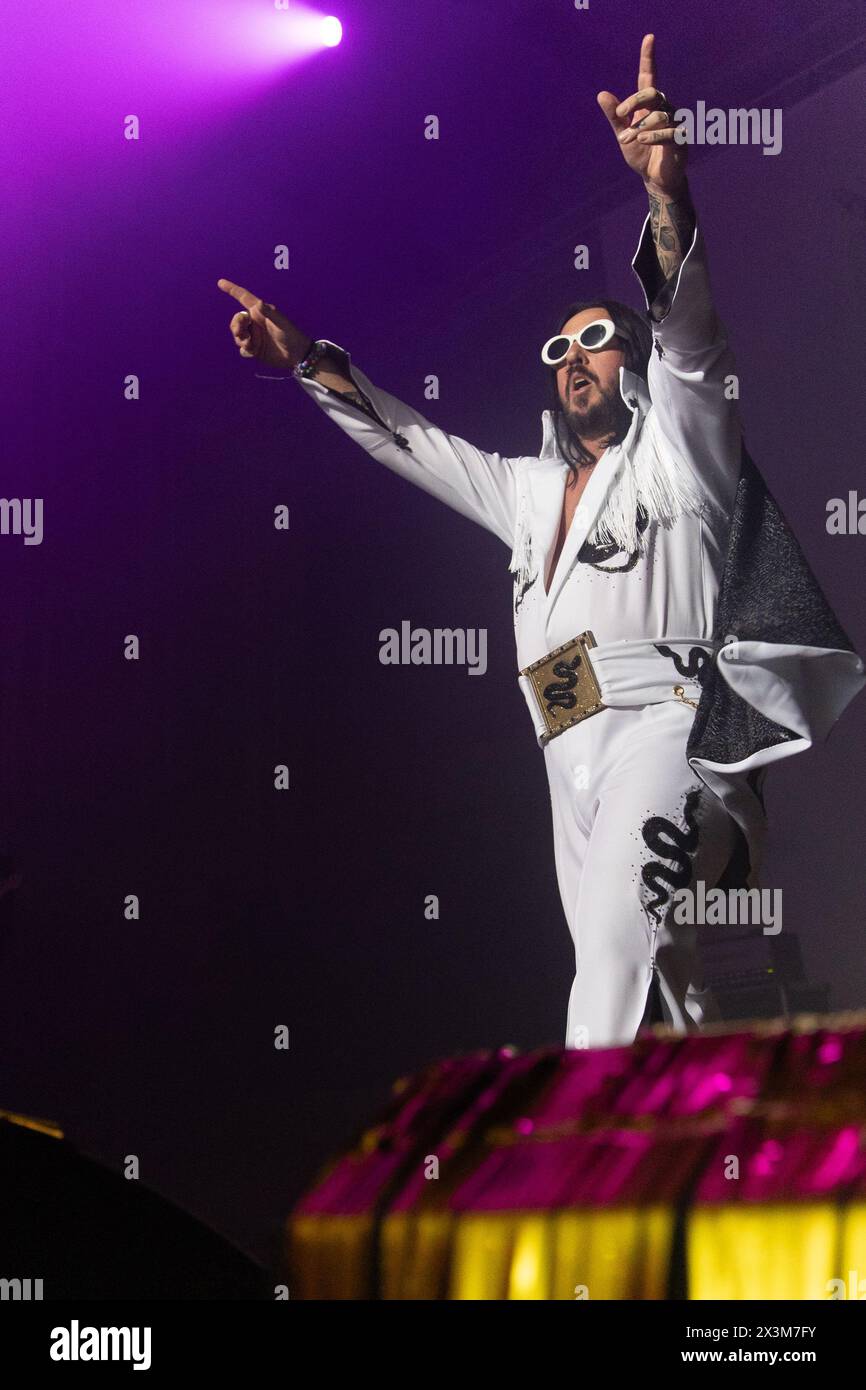 Newcastle, Großbritannien - Elvana, Elvis fronted Nirvana tritt am 27. April im O2 City Hall in Newcastle auf, am letzten Abend ihrer UK-Tour. Foto: Jill O'Donnell/Alamy Live News Stockfoto Newcastle, Großbritannien - Elvana, Elvis fronted Nirvana tritt am 27. April im O2 City Hall in Newcastle auf, am letzten Abend ihrer UK-Tour. Foto: Jill O'Donnell/Alamy Live News Stockfoto