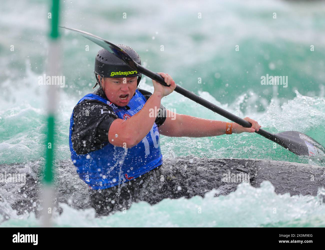 27. April 2024: Ashley Nee tritt an den US Olympic Team Trials für Kayak Slalom in Riversport in Oklahoma City an. Ron Lane (Bild: © Ron Lane/Cal Sport Media) Stockfoto