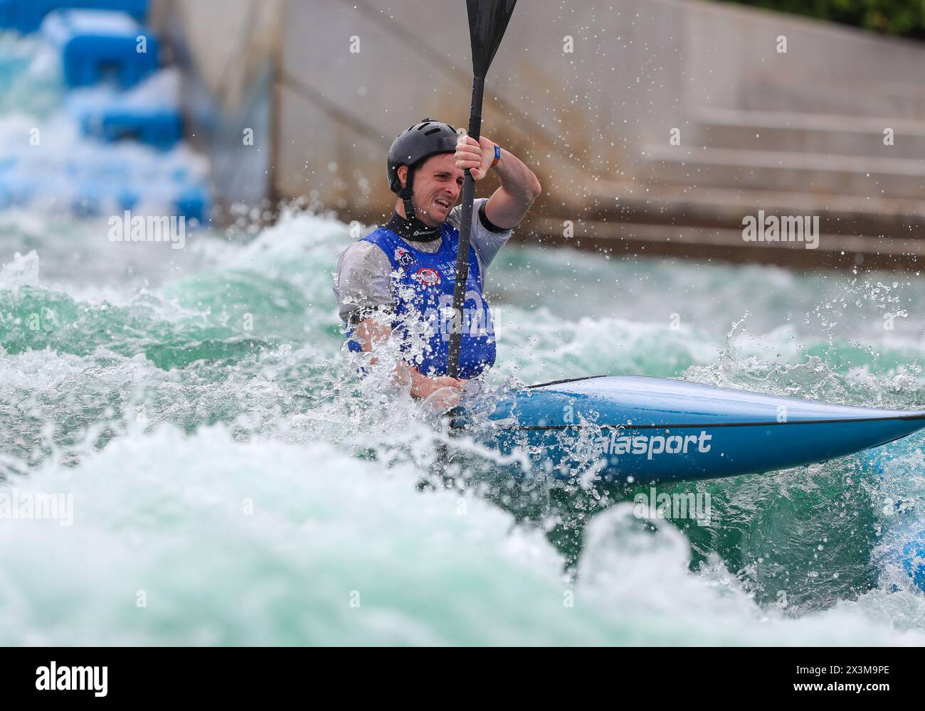Spur. April 2024. Richard Powell tritt bei den US Olympic Team Trials für Kayak Slalom bei Riversport in Oklahoma City an. Ron Lane. Quelle: csm/Alamy Live News Stockfoto