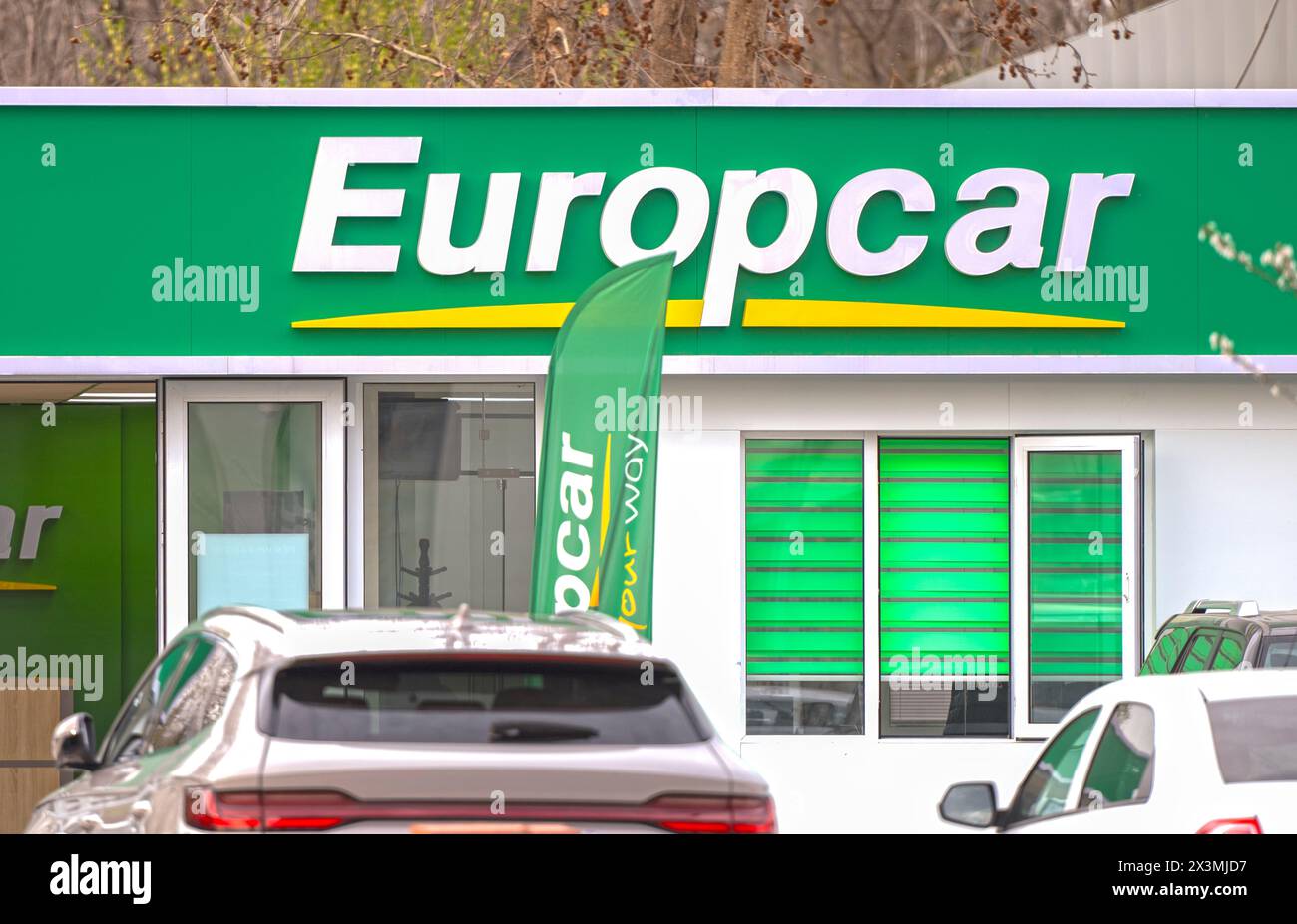 TASCHKENT - 27. März: Europcar-Büro am 27. März. 2024 in Usbekistan Stockfoto