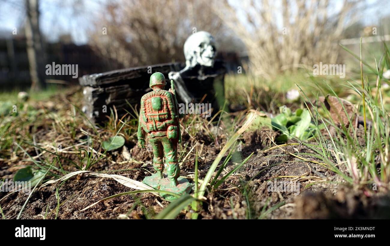 Ein Soldat im Krieg geht immer mit, zusammen und in Richtung Tod. Das ist die Geschichte Stockfoto