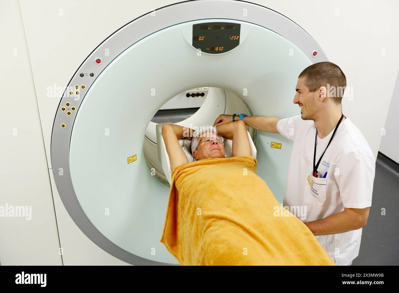 PET-CT Siemens Biograph, kombinierte Apparatur für Positronen-Emissions-Tomographie PET und Röntgen-Computertomographie CT, Nuklearmedizin, Onkologikoa Hospi Stockfoto