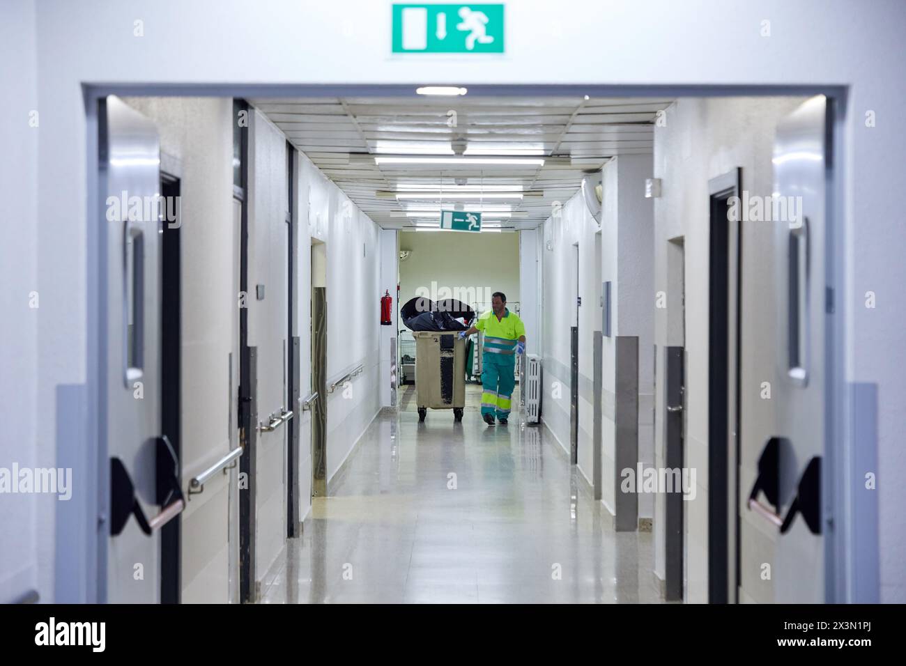 Hausmeister, Reinigung Mitarbeiter, Krankenhaus Donostia, San Sebastian, Gipuzkoa, Baskenland, Spanien Stockfoto