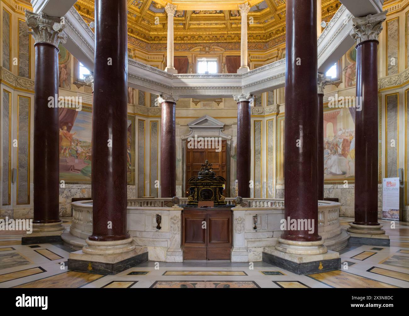 Das Innere des Lateran Baptisteriums (Battistero lateranense, auch
