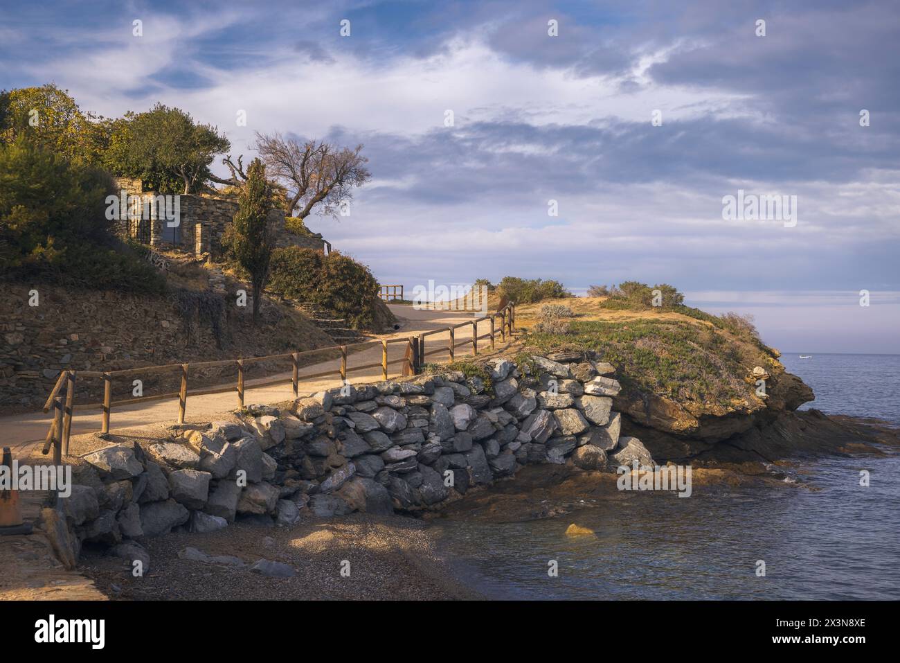 Cami de Ronda, ein Küstenweg zwischen Llanca und Port de la Selva in Costa Brava, Katalonien Stockfoto