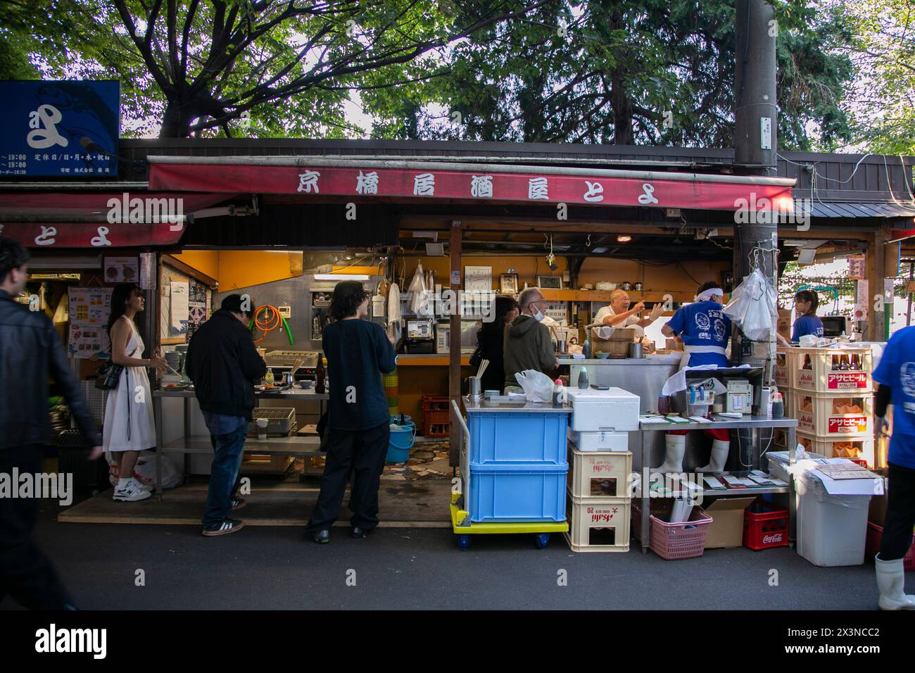 Osaka, Japan; 20. Oktober 2023: Izakaya Toyo wurde berühmt, nachdem er in der Netflix Show: Street Food Asia zu sehen war. Stockfoto