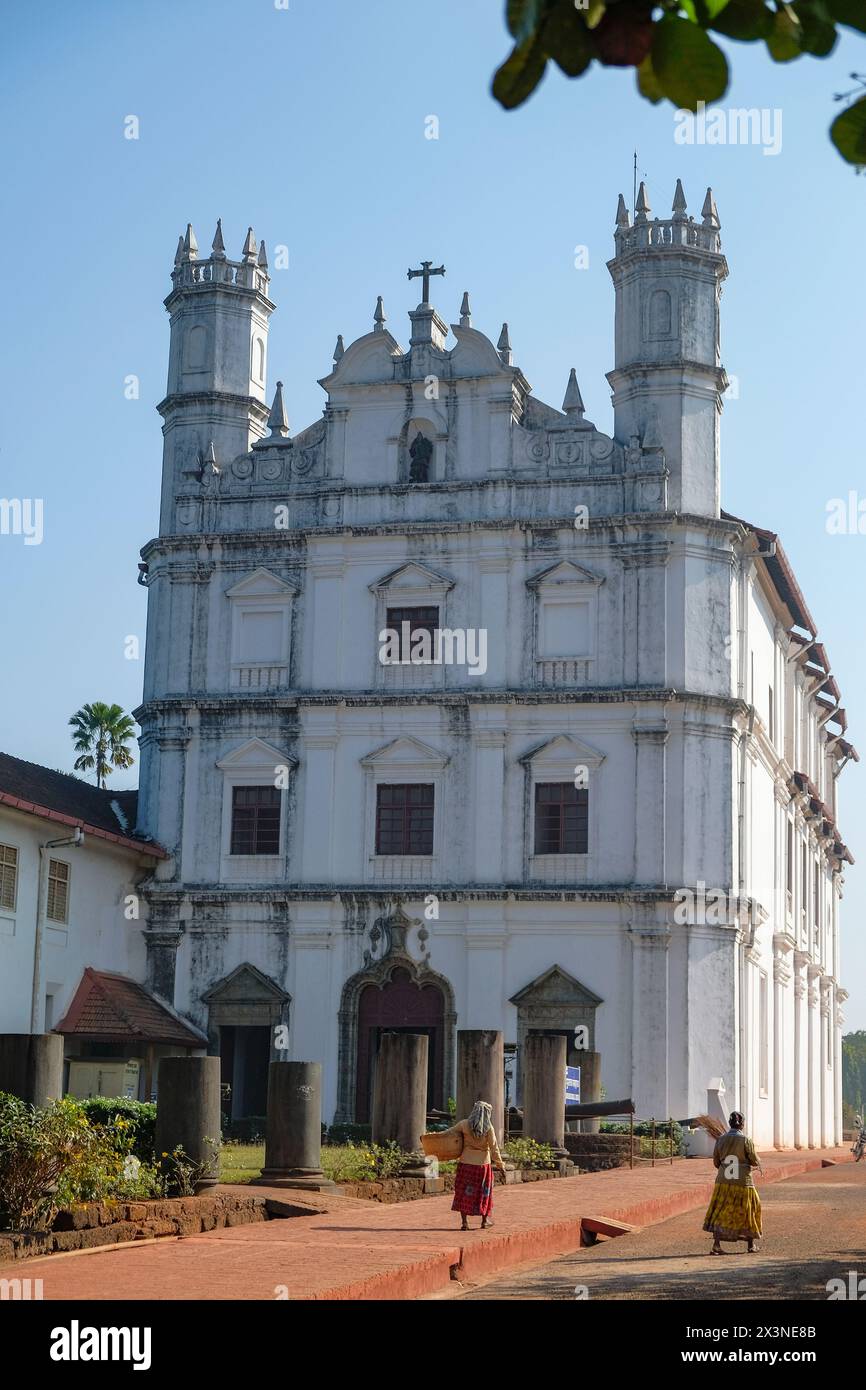 Old Goa, Indien - 2. Februar 2024: Kirche des Heiligen Franz von Assisi, erbaut 1661 von den Portugiesen in Old Goa, Indien. Stockfoto