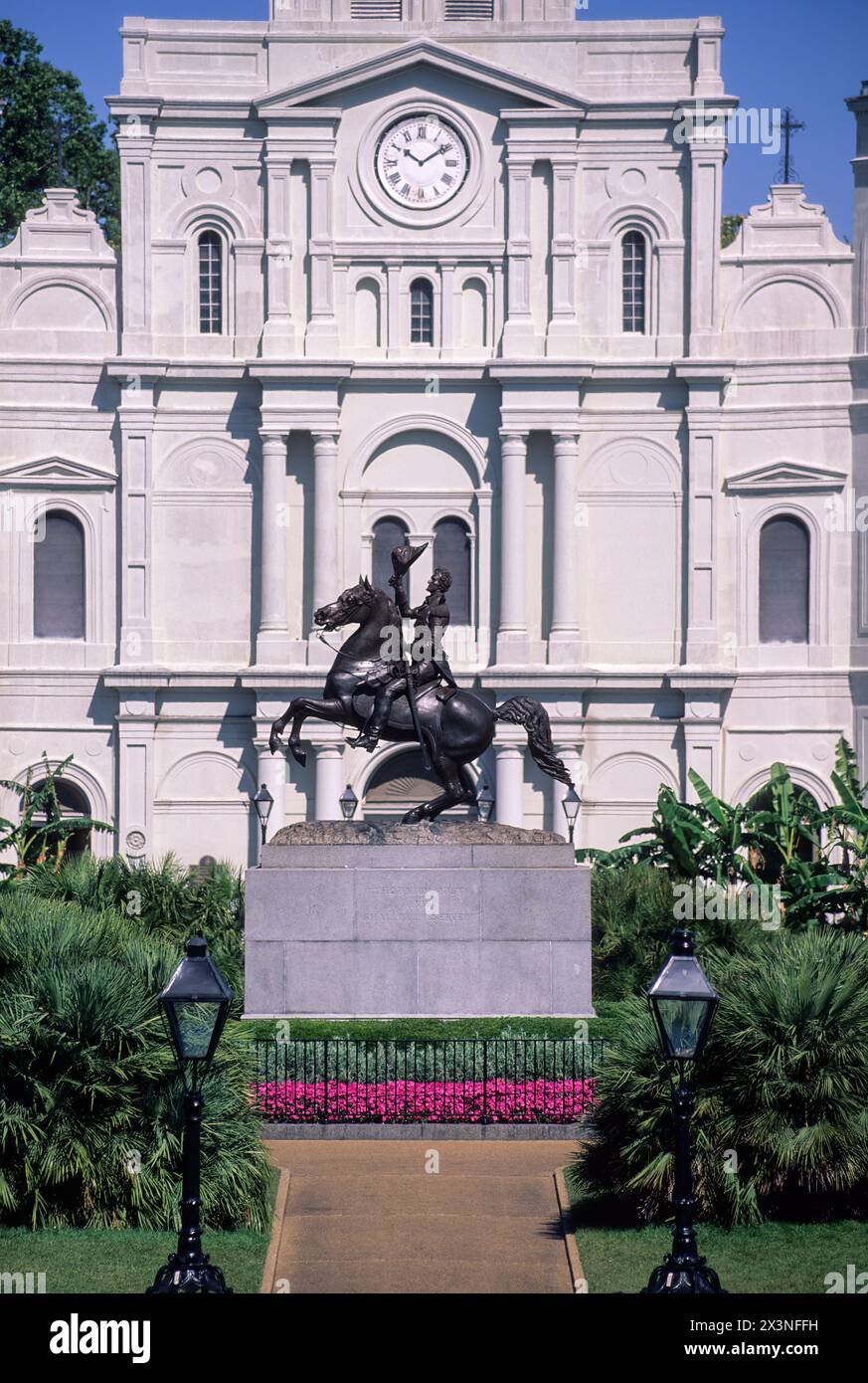 French Quarter, New Orleans, Louisiana.  Basilika St. Louis und Statue von Andrew Jackson, Jackson Square. Stockfoto