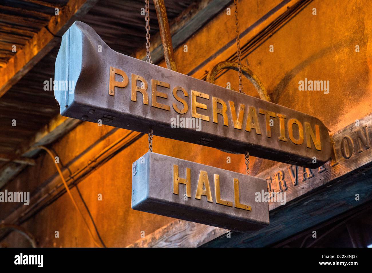 French Quarter, New Orleans, Louisiana. Post-Katrina-Emblem zur Identifizierung der Preservation Hall, Ort der traditionellen Jazz-Aufführungen. Stockfoto