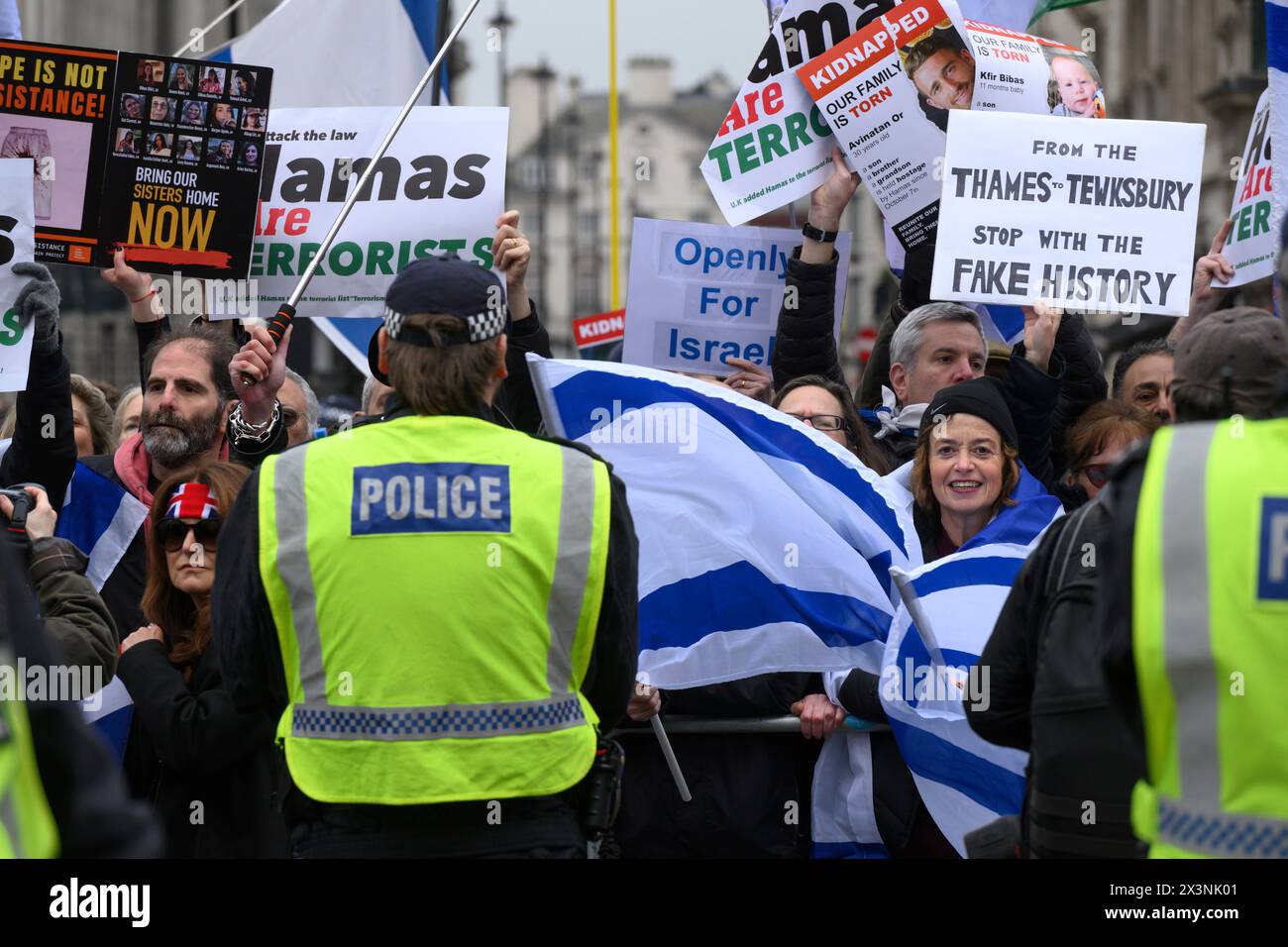 Pro-israelische Gegenproteste gegen einen pro-palästinensischen marsch. Der Pro-Palästina-marsch rief zu einem Waffenstillstand der andauernden Militäroffensive von Gaz auf Stockfoto
