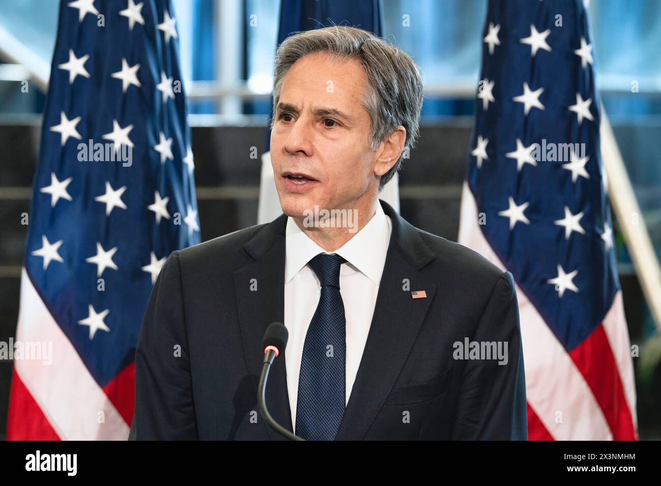 Washington DC, USA - 27. Januar 2021: Antony John Blinken, US-Außenminister, spricht vor einem Mikrofon Stockfoto