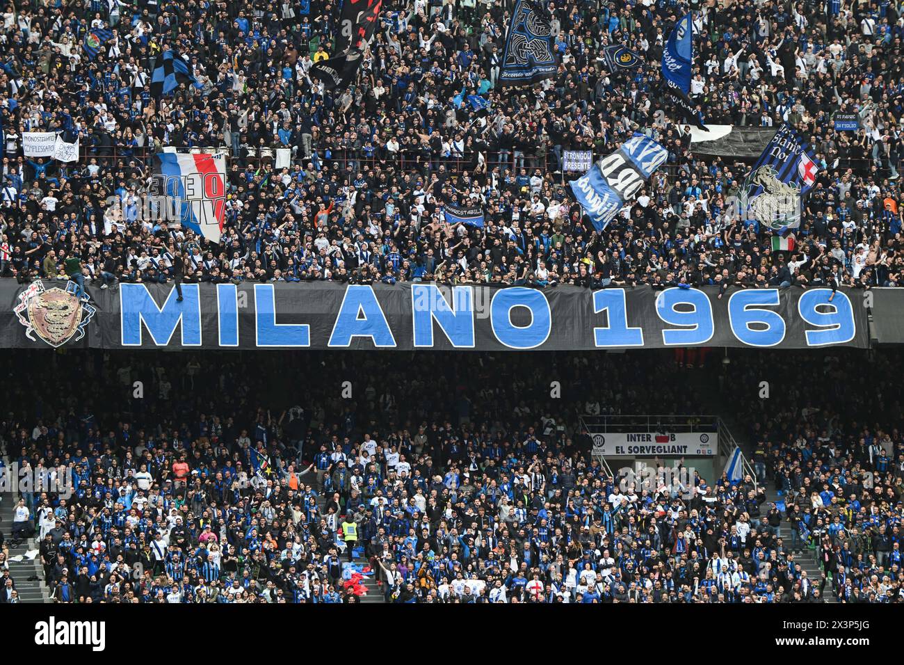 Inter vs Torino nella foto tifosi curva Nord Inter Milano 28-04-2024 Stadio Giuseppe Meazza - San Siro Campionato Serie A TIM - 34a giornata foto Tiziano Ballabio/Agenzia ALDO Liverani sas/AGENZIA ALDO LIVERANI SAS Stockfoto