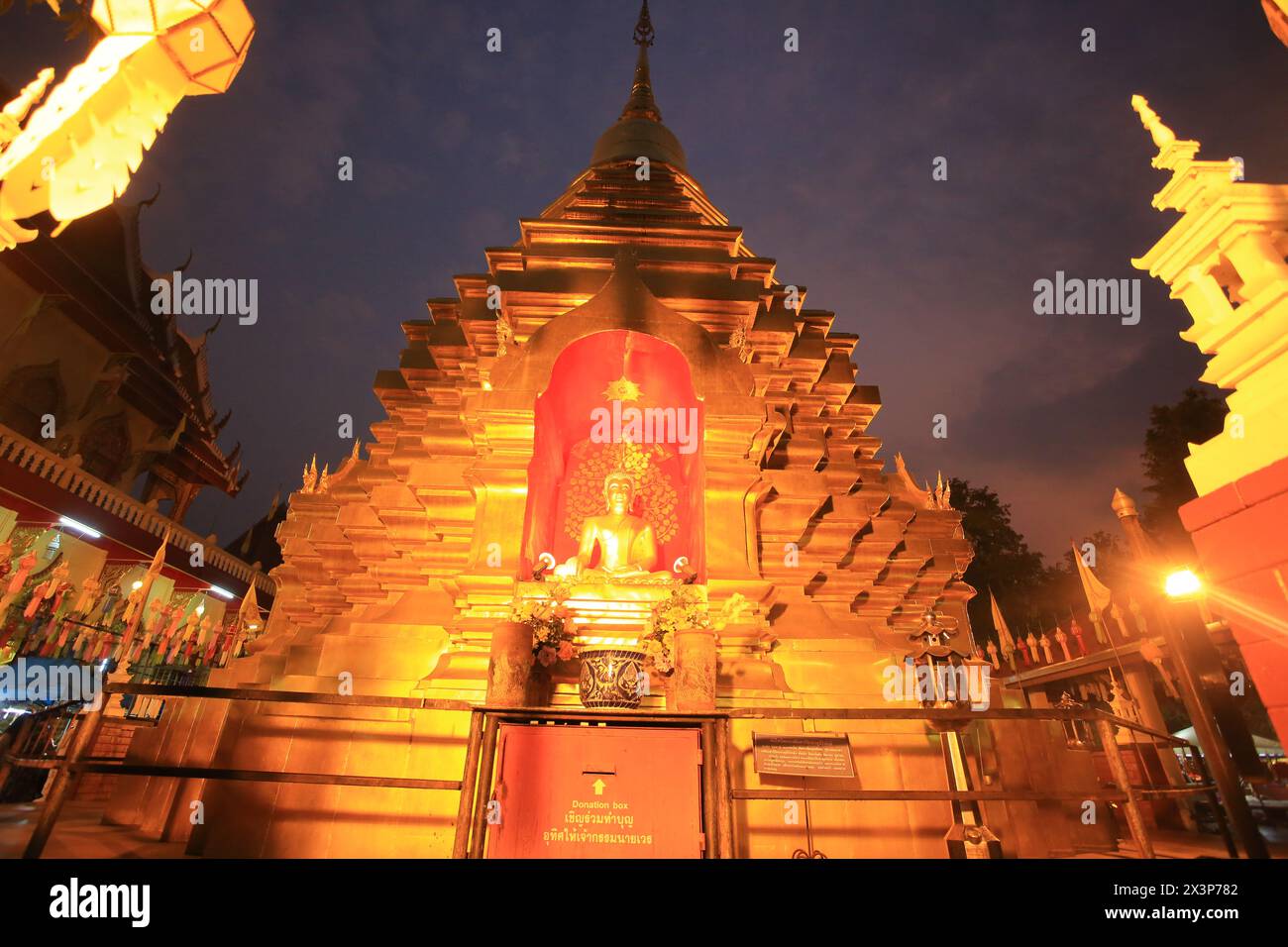 Thailand, Chiang mai - 17. Dezember 2019: wat phan ohn der Tempel in der Nähe von chiang mai sonntag Nacht Markt. Der sonntagabend-Markt in chiang mai ist einer der großen Nächte Stockfoto