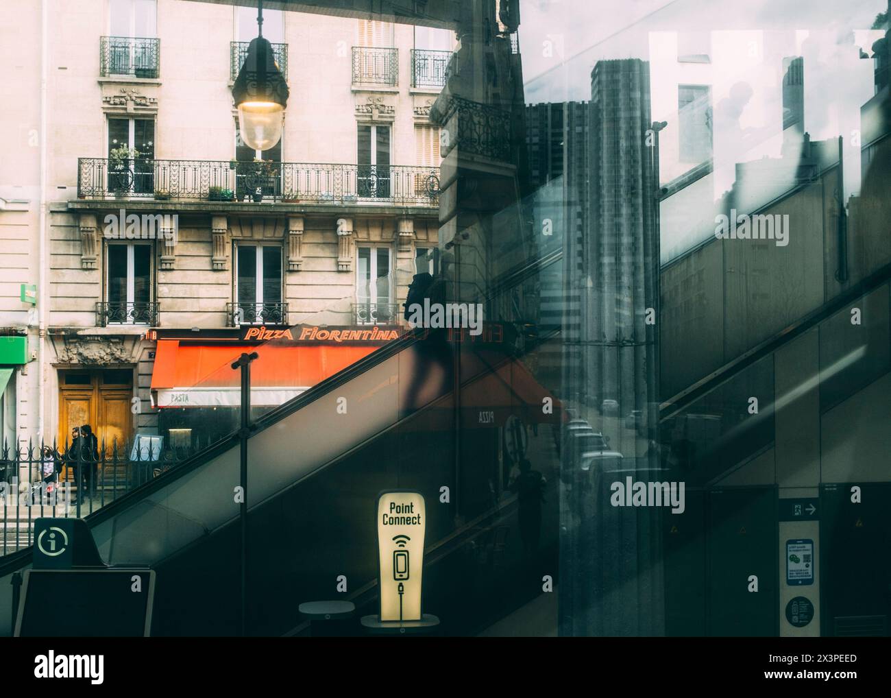 Paris, 02.04.2024: Travelpictures, Streetartphotography. Stockfoto