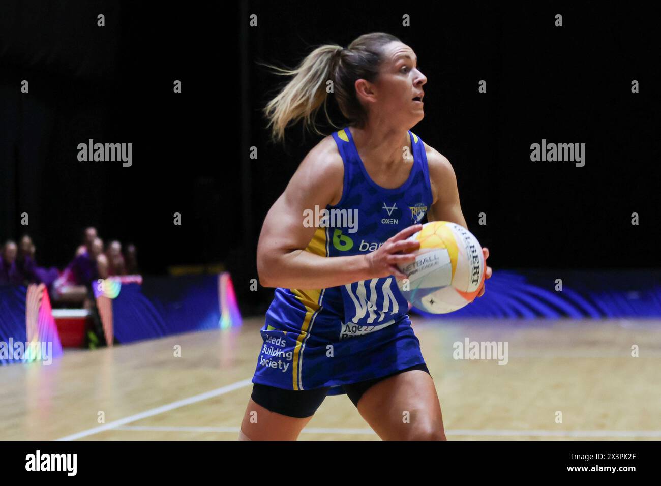 Leeds, Großbritannien. April 2024. First Direct Arena, Leeds, West Yorkshire, 28. April 2024. Netball Super League Leeds Rhinos vs Loughborough Lightning Caroline O'hanlon of Leeds Rhinos Credit: Touchlinepics/Alamy Live News Stockfoto