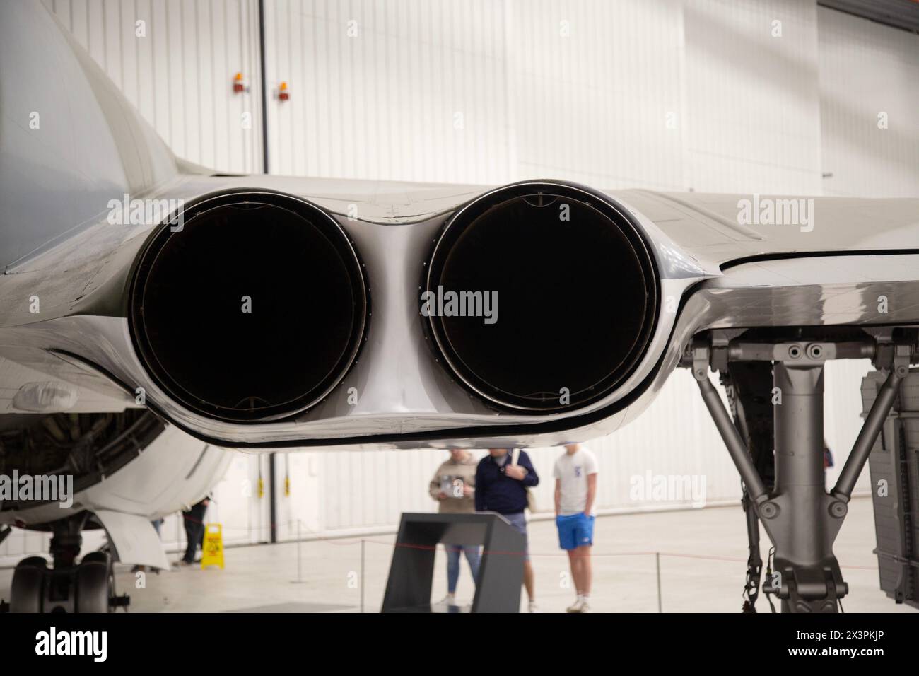 Motorabgase bei einem Handley Page Victor B (K) IA Tankflugzeug, XH648. IWM, Duxford, Großbritannien Stockfoto