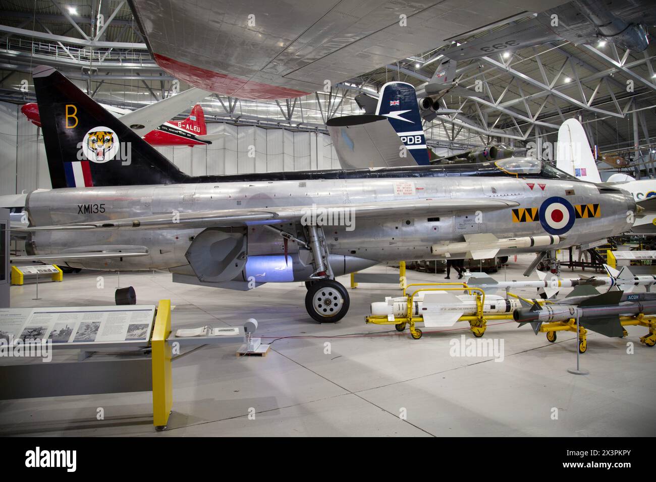 English Electric Lightning F.1, XM135 britische Abfangjäger, die in den 1960er und 1970er Jahren in der RAF eingesetzt wurden IWM, Duxford, Großbritannien Stockfoto