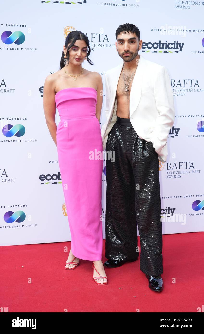 Nikkita Chadha und Mawaan Rizwan nehmen an den BAFTA Television Craft Awards in der Londoner Brauerei Teil. Bilddatum: Sonntag, 28. April 2024. Stockfoto