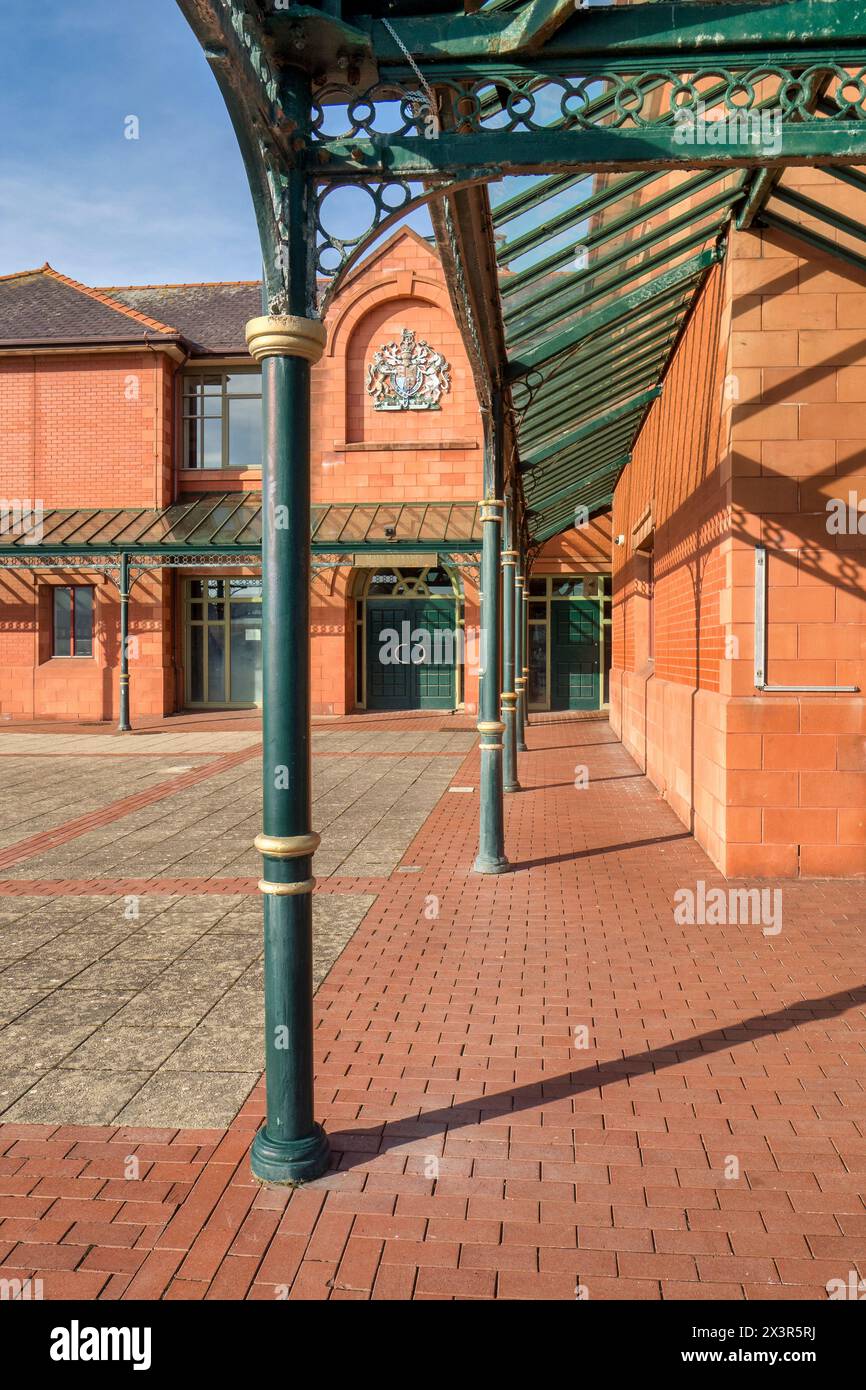Das Magistrates Court Gebäude in Llandudno, Conwy, Nordwales. Stockfoto
