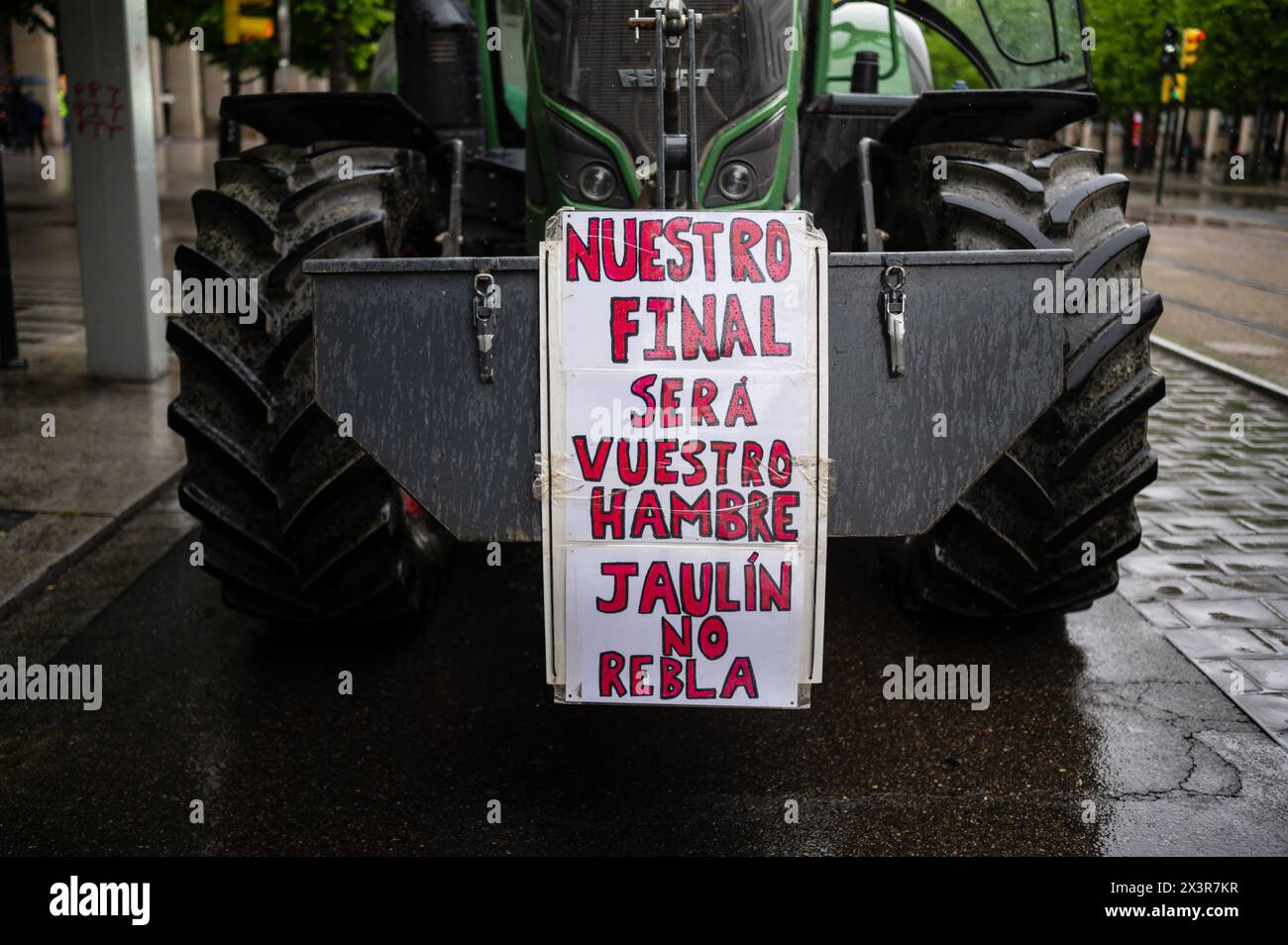 Ein neuer Protest läuft durch Saragossa, um Lösungen für das Überleben des Agrarsektors zu fordern Stockfoto