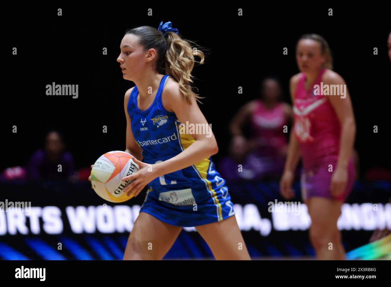 Leeds, Großbritannien. April 2024. First Direct Arena, Leeds, West Yorkshire, 28. April 2024. Netball Super League Leeds Rhinos vs Loughborough Lightning Cassie Howard von Leeds Rhinos Credit: Touchlinepics/Alamy Live News Stockfoto
