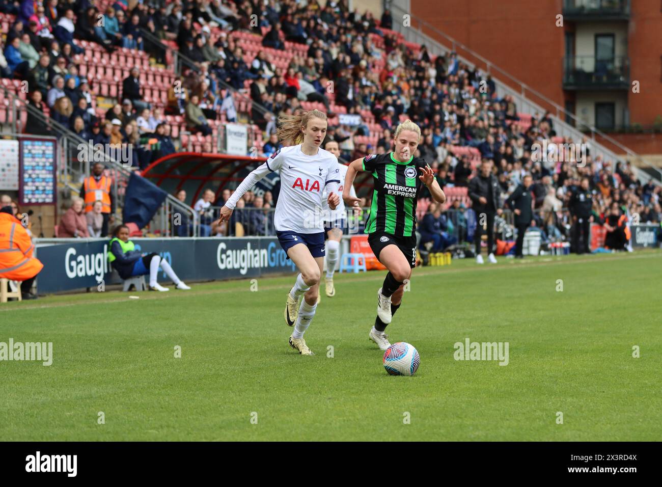 Ellie Brazil & Maisie Symonds, 04/2024 Tottenham Hotspur Women FC gegen Brighton & Hove Women FC, WSL Stockfoto