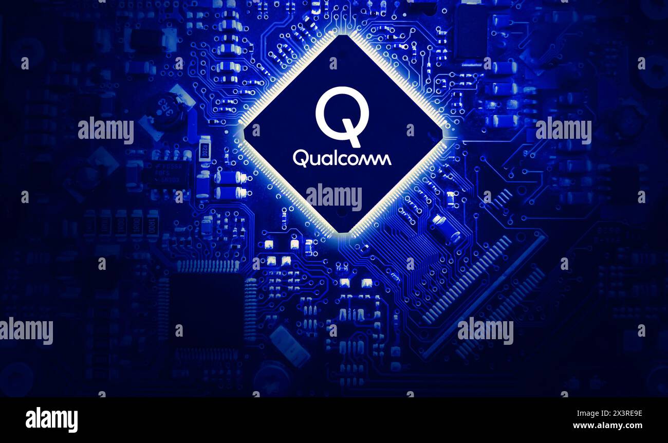 Qualcomm Chip Making Company Konzept mit Hauptlogo auf dem Chip, redaktioneller Hintergrund Stockfoto