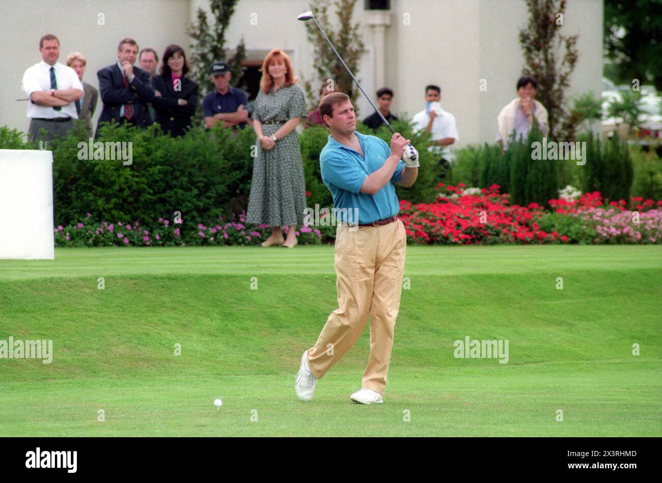 Prince Andrew, Duke of York, wurde am 8. August 1994 beim Pro-am Golf-Turnier zur Unterstützung der Motor Neurone Disease im Golfclub Wentworth gezeigt Stockfoto