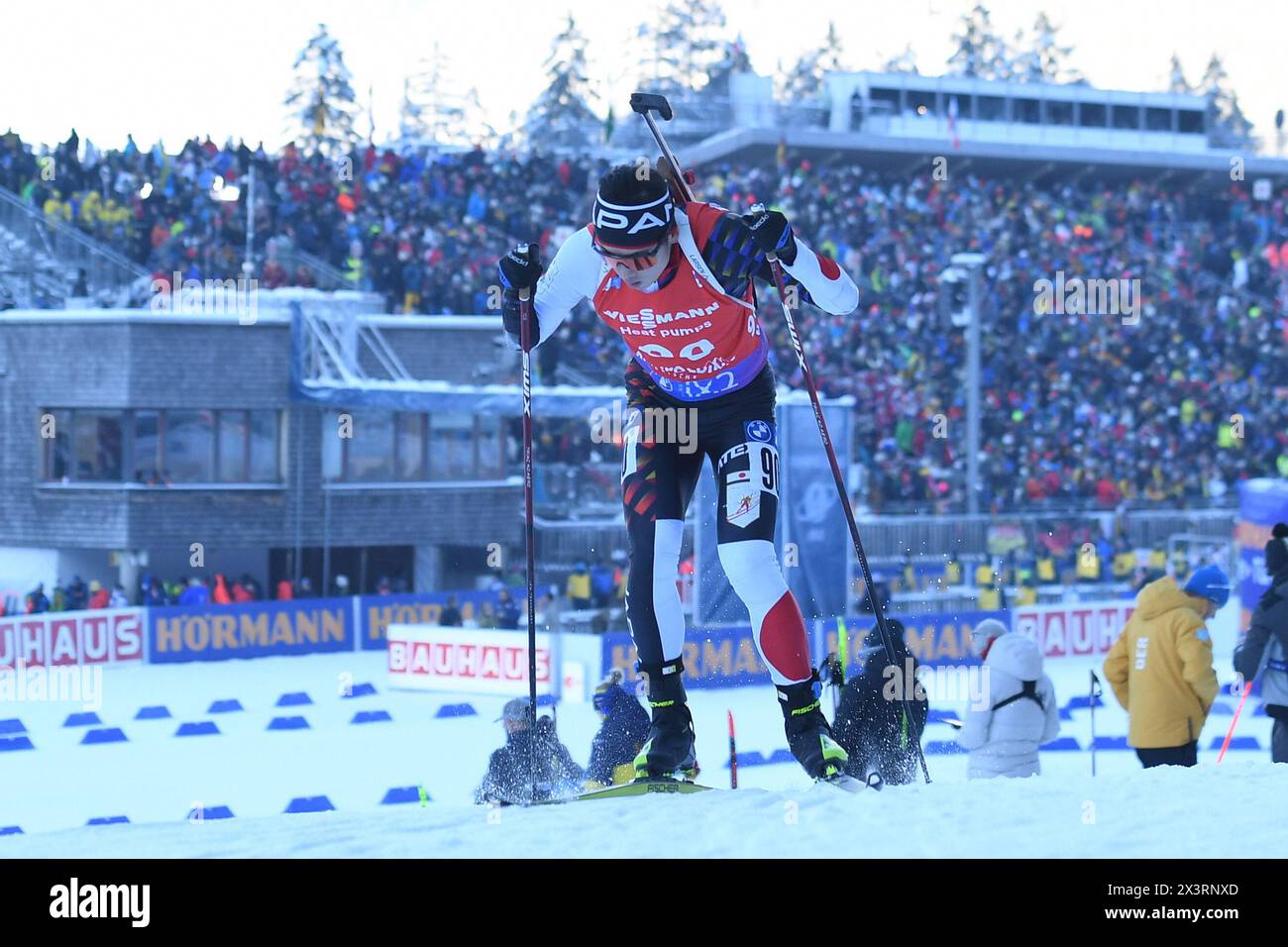 Ruhpolding, Deutschland. Januar 2024. RUHPOLDING, DEUTSCHLAND - 13. JANUAR: Masaharu Yamamoto aus Japan tritt beim 10 km-Sprint der Männer beim BMW IBU World Cup Biathlon Ruhpolding am 13. Januar 2024 in Ruhpolding an.240113 SEPA 24 156 - 20240113 PD26076 Credit: APA-PictureDesk/Alamy Live News Stockfoto