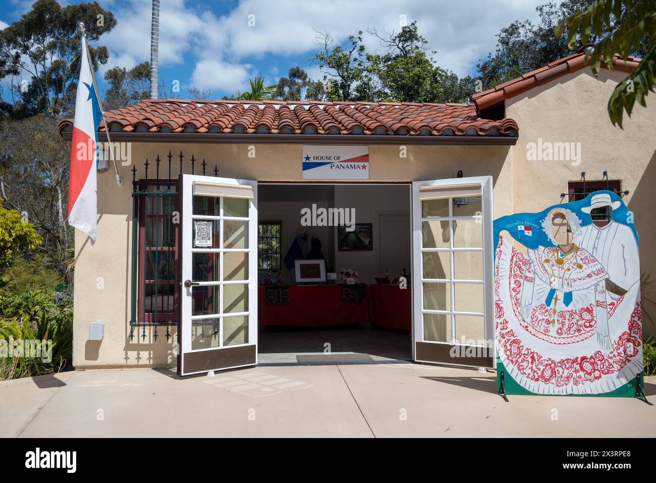 San Diego, CA. April 2024. Fassade des House of Panama in Balboa Park's House of Pacific Relations International Cottages Stockfoto