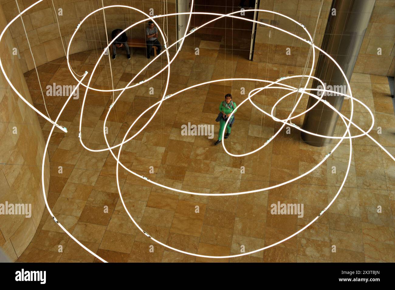 Kunst, Neon, Menschen, Gugenheim Bilbao, Museum, Architektur, Tourismus, Attraktion, Billbao, Spanien, Europa Stockfoto