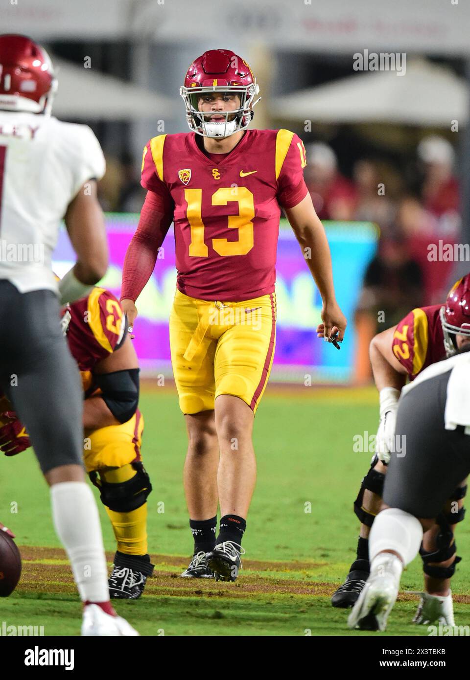 (DATEIFOTOS) ehemaliger USC Trojans Quarterback (13) Caleb Williams, der im NFL Draft 2024 in die Top 3 gehen soll, hier ist er am 8. Oktober 2022 gegen die Washington State Cougars abgebildet, der NFL Draft findet am 25. April 2024 in Detroit statt. (Obligatorischer Credit: Jose / MarinMedia.org) (absoluter vollständiger Fotograf und Credits erforderlich) Stockfoto