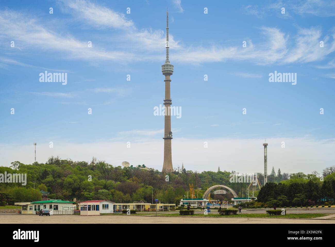 29. April 2019: Pjöngjang TV Tower, ein freistehender Betonfernsehturm mit einer Aussichtsplattform und einem Panorama-Restaurant, das 1967 erbaut wurde und sich in befindet Stockfoto