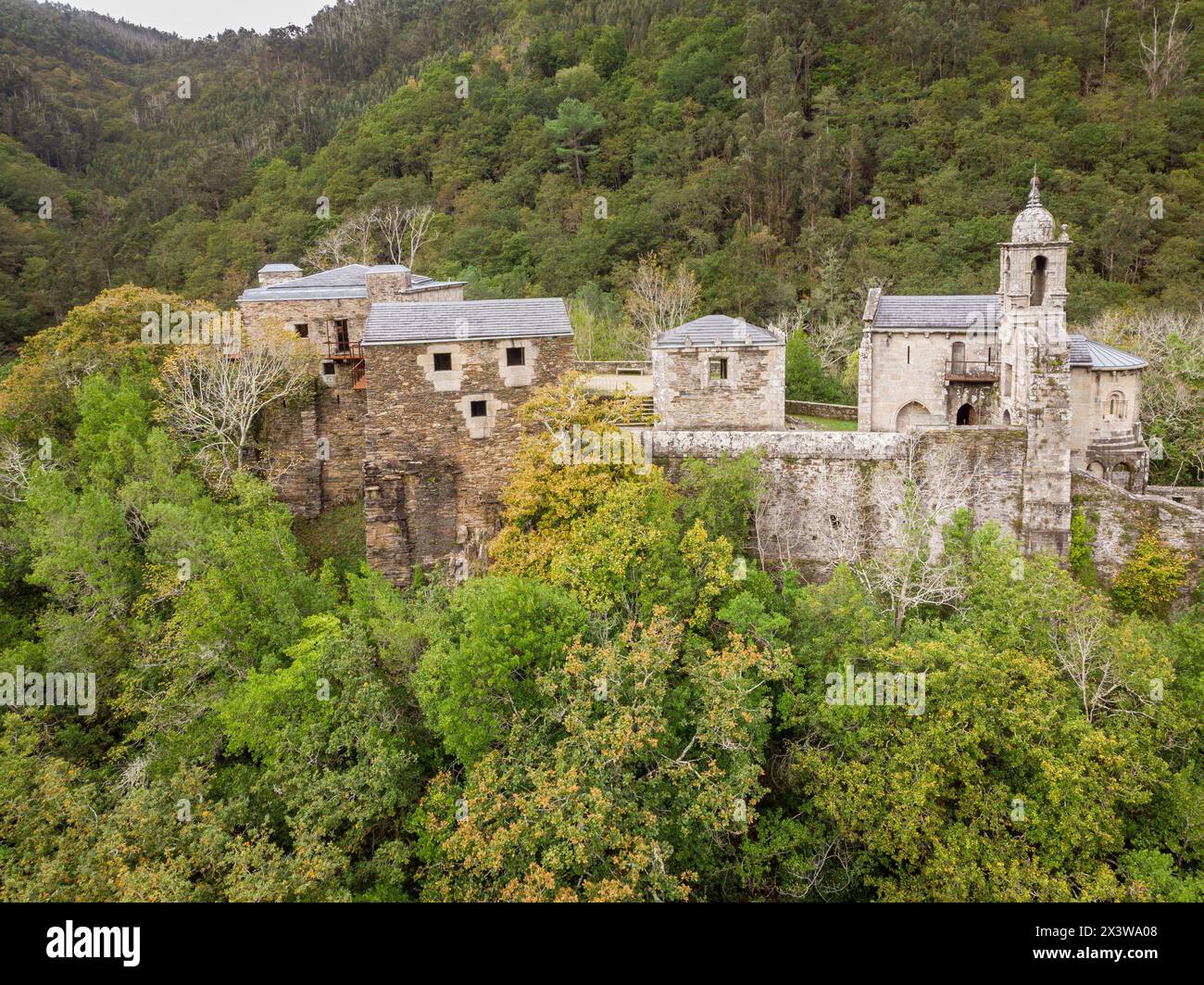 Monasterio de San Juan de Caaveiro, parque natural Fragas del Eume,​ Provincia de La Coruña, Galicien, Spanien Stockfoto