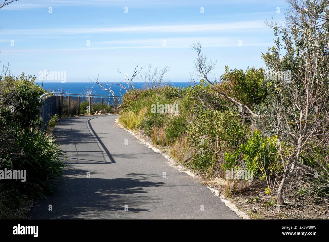 North Head Manly Sydney, gepflasterte Fairfax Track Wanderroute, die die malerischen Aussichtspunkte auf North Head, Sydney, NSW, Australien verbindet Stockfoto