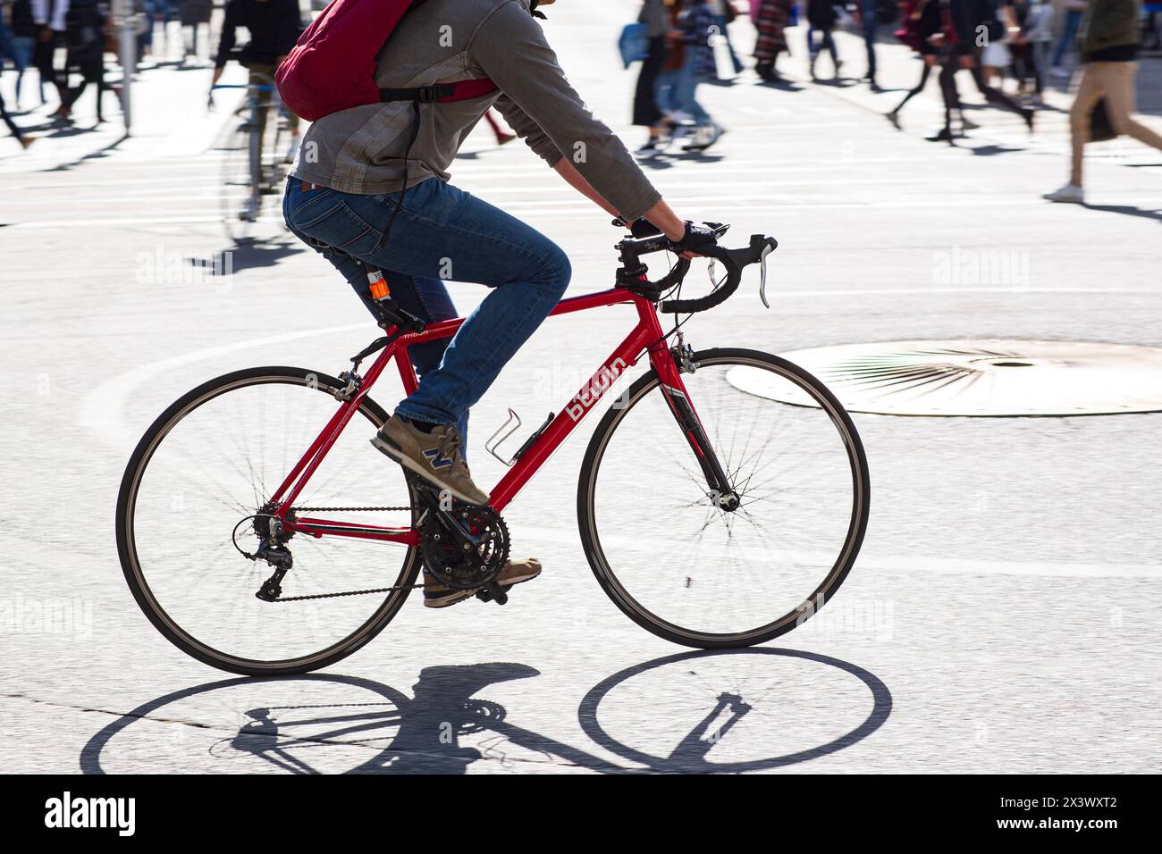 Frankreich, Nantes, 44, Cours des 50 Otages, Radfahrer, Mai 2021. Stockfoto