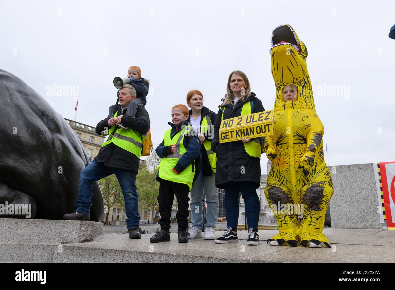 Protest gegen die Erweiterung der Ultra Low Emission Zone (ULEZ), Trafalgar Square, London, Vereinigtes Königreich. April 2024 Stockfoto