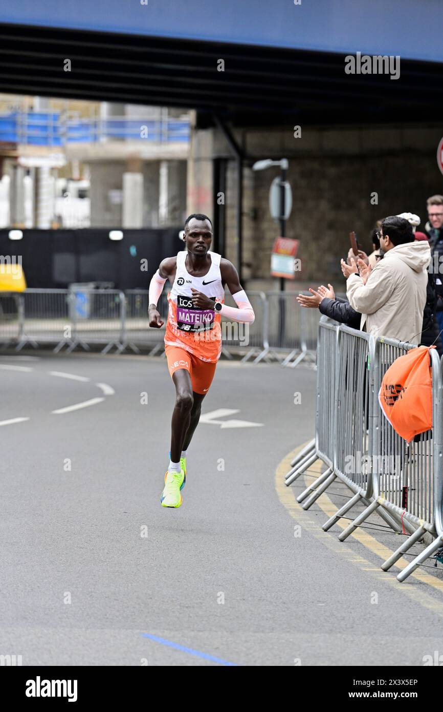 Daniel Mateiko, Elite-Wettkämpfer für Männer, London Marathon 2024, Poplar, East London, Vereinigtes Königreich Stockfoto