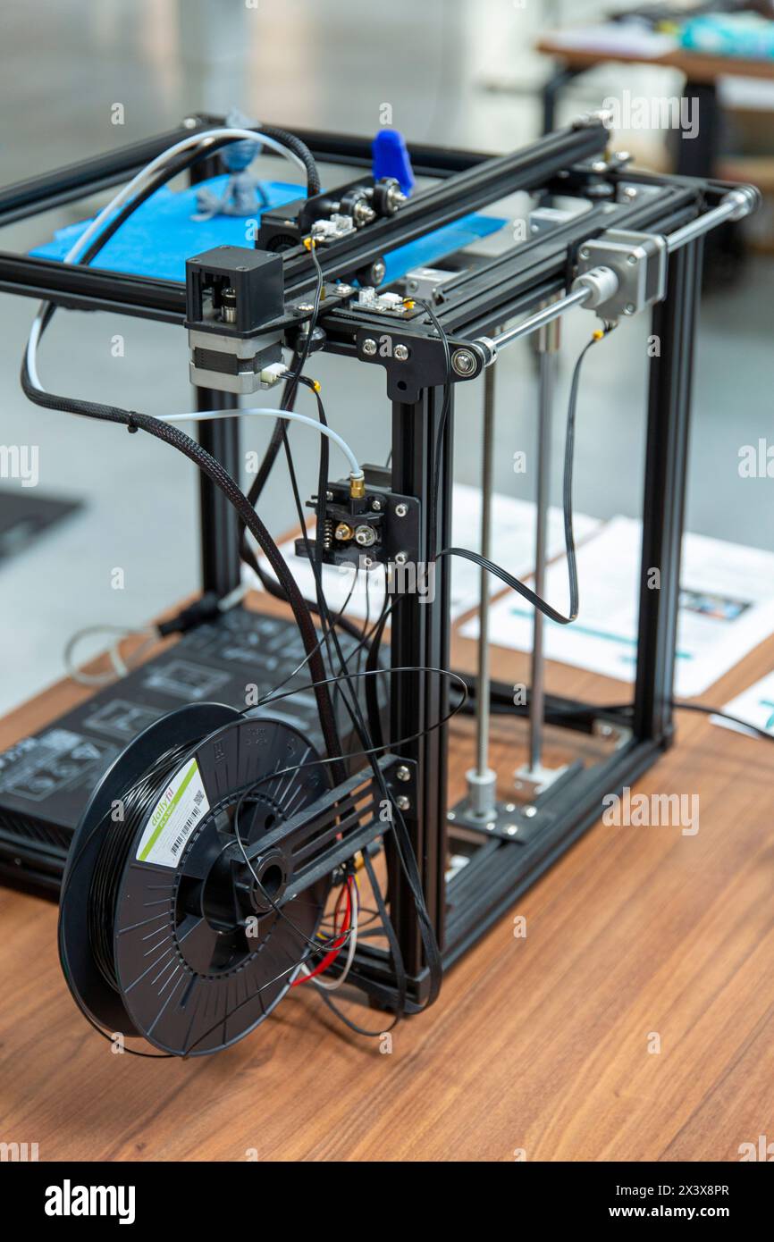 3D-Drucker in einem FabLab. Zusammenarbeit Stockfoto