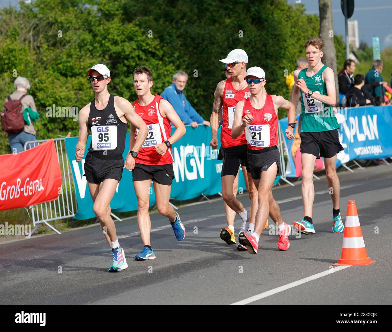 28.04.2024 Leichtathletik Deutsche Meisterschaft Straßengehen 20 km Gehen 20 km hier Gewinner Sieger 17 CHRISTOPHER LINKE SC Potsdam # 21 FREDERIK WEIGEL U20m 10 km SC Potsdam # 95 KARL JUNGHANNß LG Ohra Energie (Foto: Peter Henrich) Credit: Petersportphoto/Alamy Live News Stockfoto