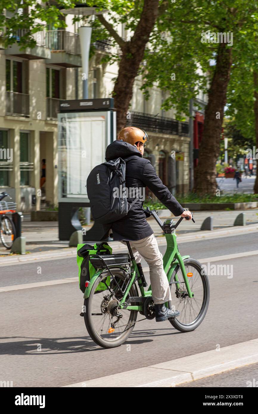 Frankreich, Nantes, 44, Cours des 50 Otages, Radfahrer, Mai 2021. Stockfoto