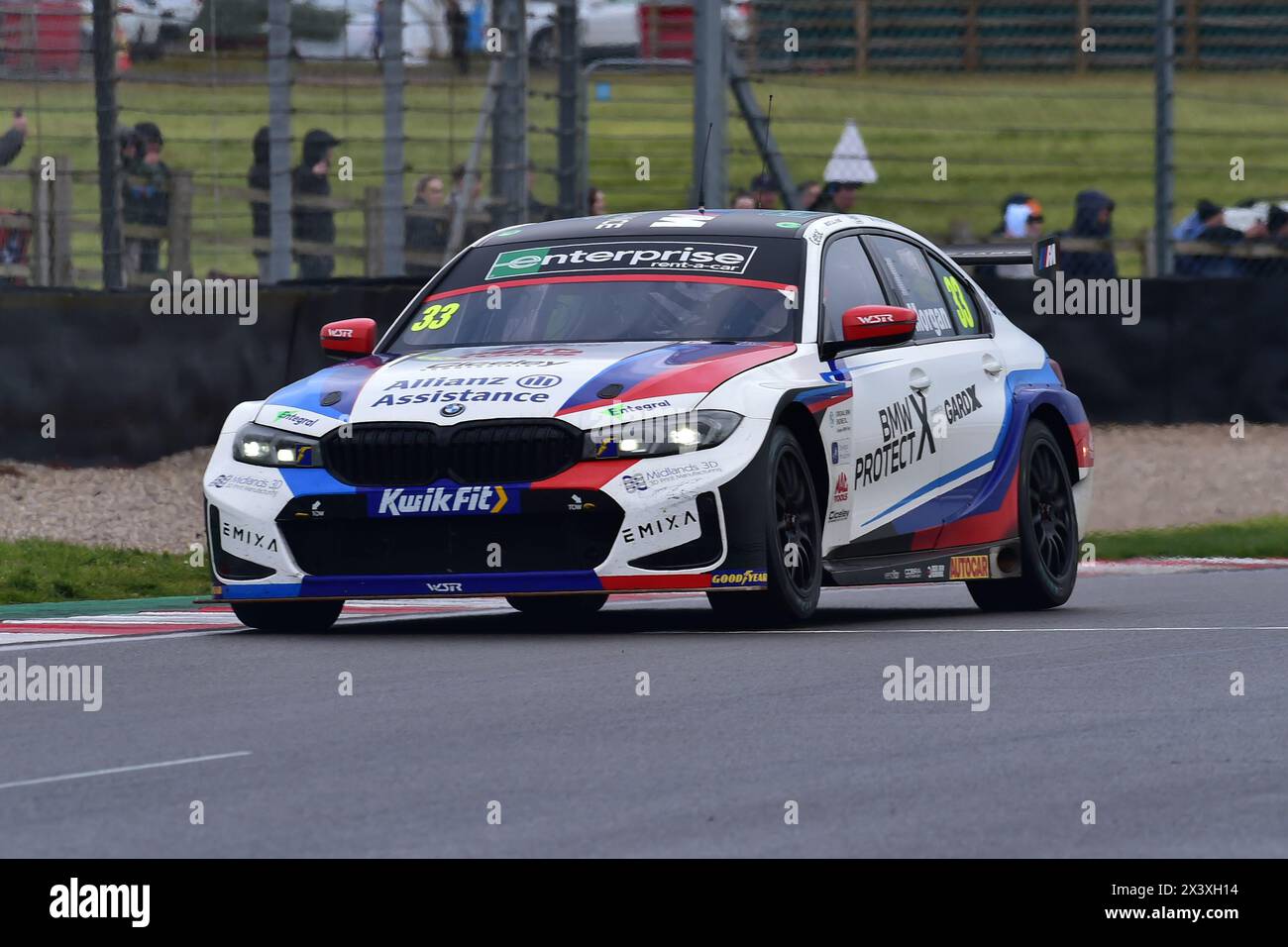 Adam Morgan, BMW 330e M Sport, Team BMW, Rennen 1, BTCC, British Touring Car Championship, Eröffnungsrunden der Saison 2024, Donington Park, Castle Don Stockfoto