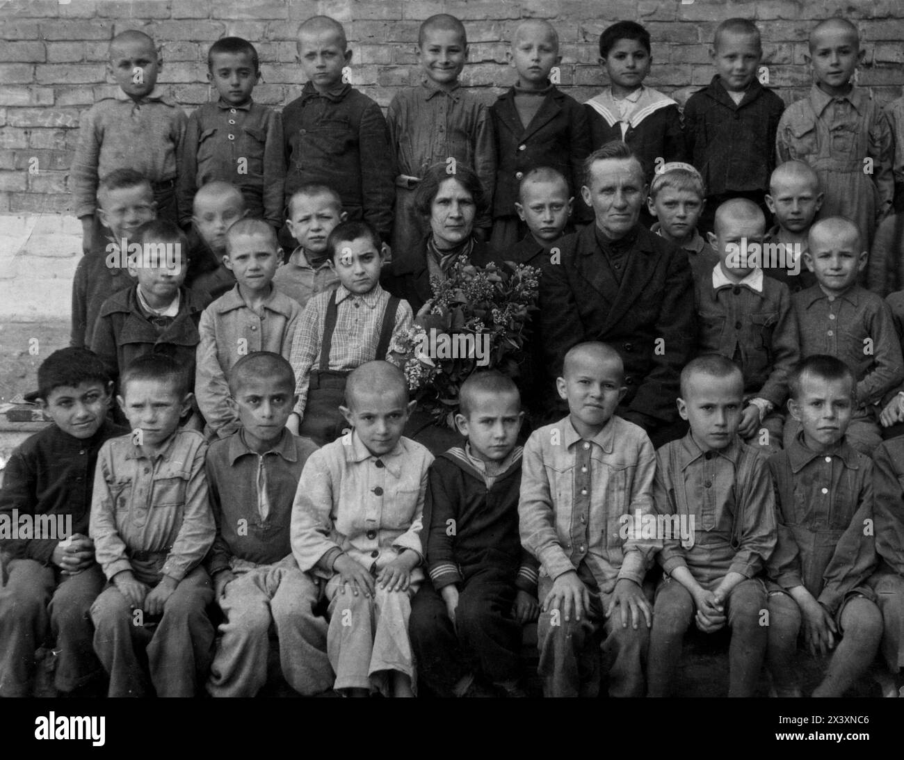 Schulgruppe, ein altes Bild von 40 Jahren des XX. Jahrhunderts. Stockfoto