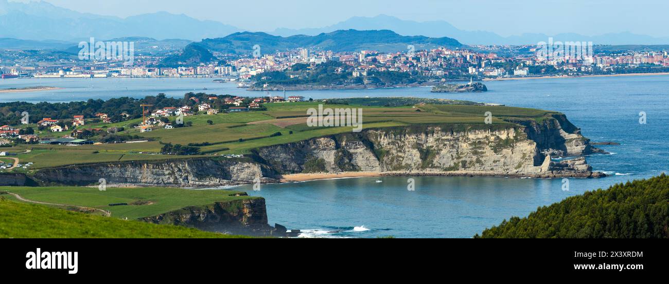 Landschaft mit Stränden und Klippen im Norden Stockfoto