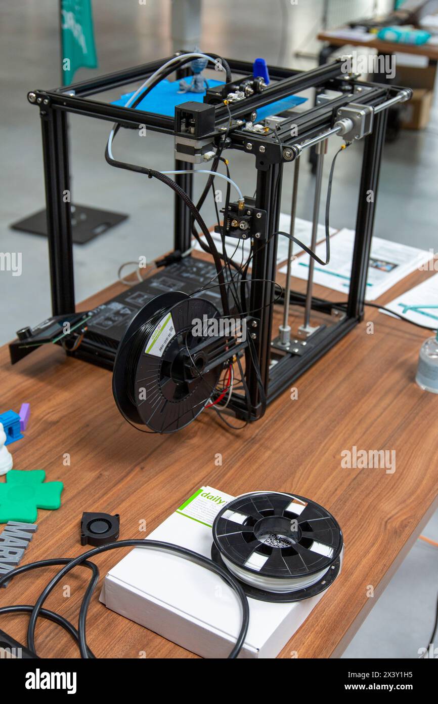 3D-Drucker in einem FabLab. Zusammenarbeit Stockfoto