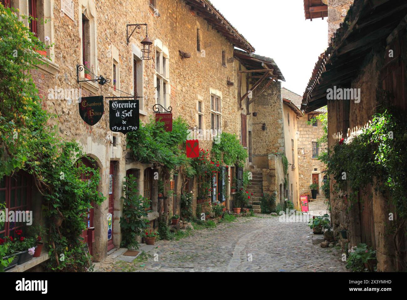 Frankreich, Auvergne Rhone Alpes, Departement Ain (01), Perouges (mittelalterliches Dorf) Stockfoto