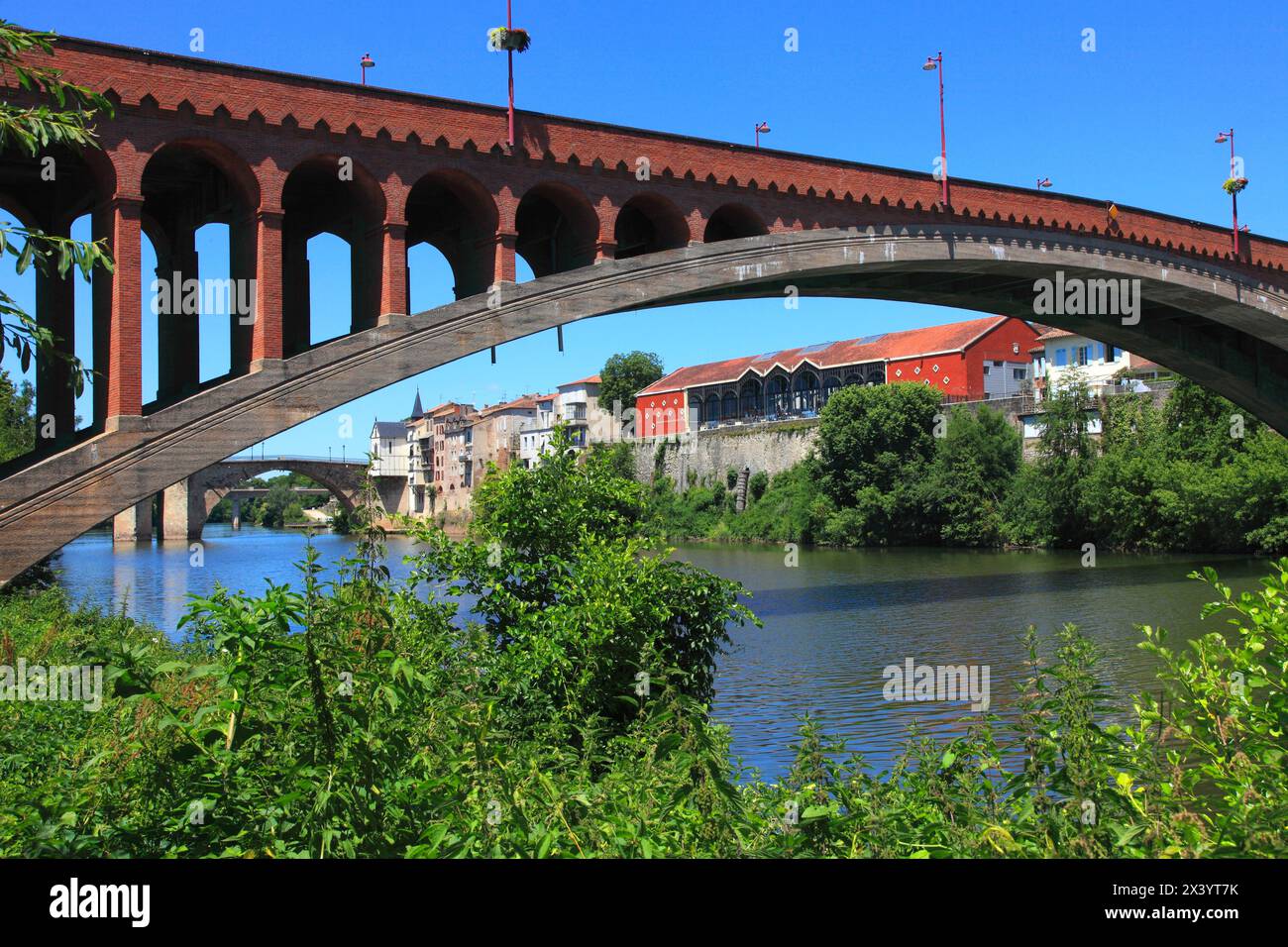 Frankreich, Nouvelle Aquitaine, Département Lot et Garonne (47), Villeneuve sur Lot, die neue Brücke und der Fluss Lot Stockfoto